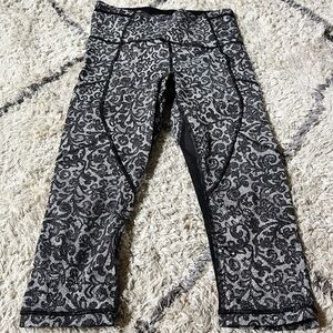 Printed Lululemon run/bike leggings